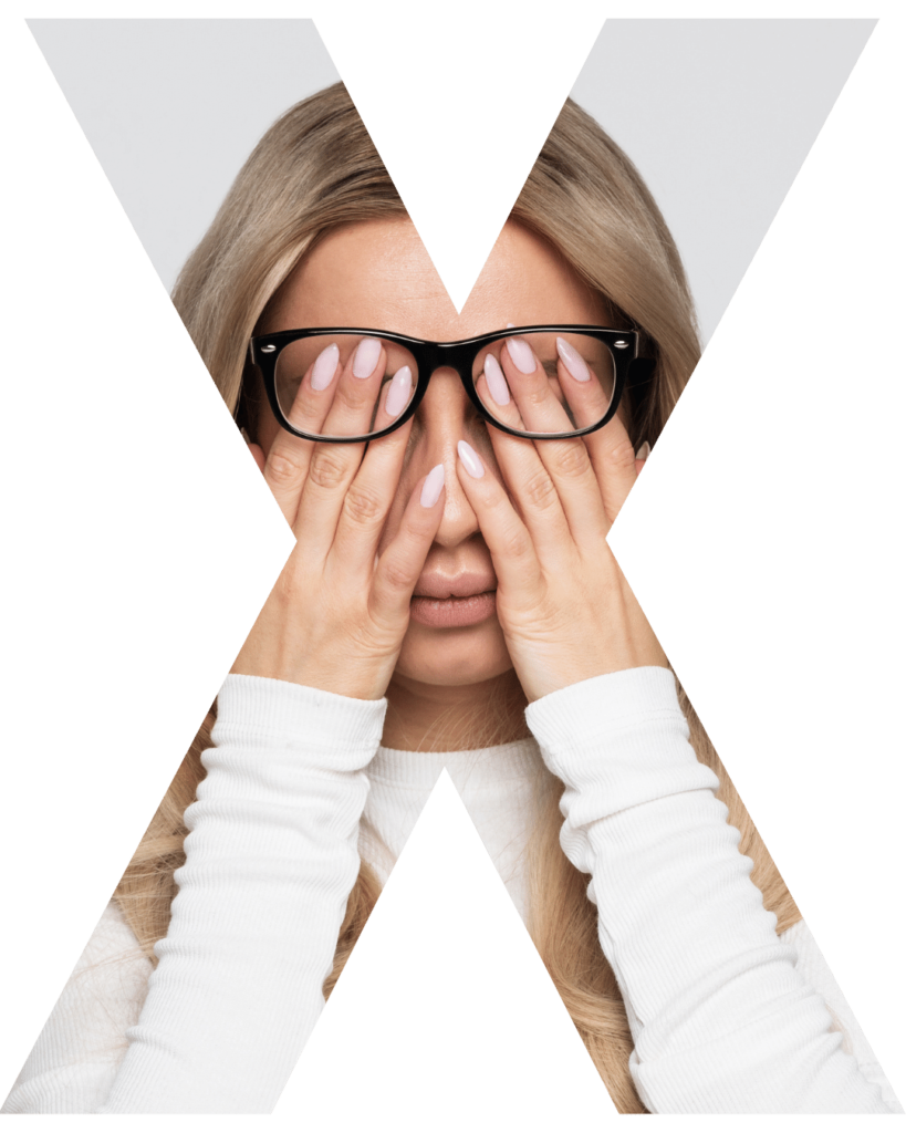 Mulher frustrada com os erros que a mentoria aceleração moda digital ensinou a ela